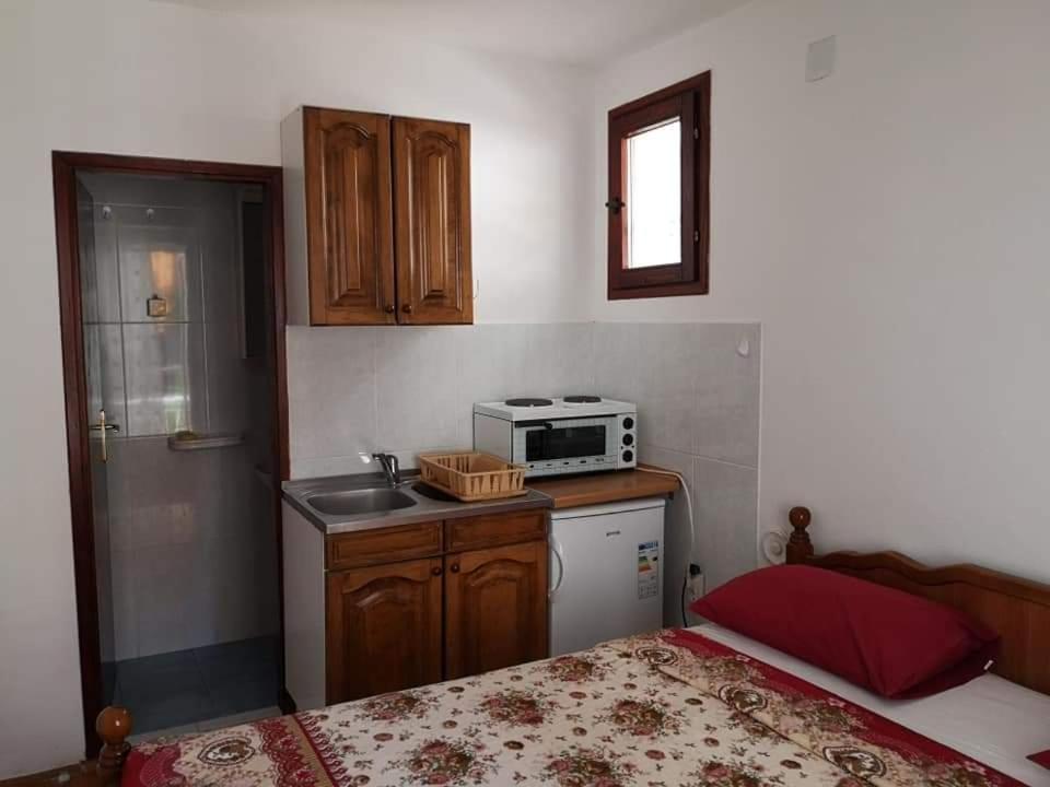 Apartmani Becici Værelse billede